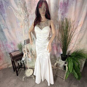 Nw 📌Blondie Nites White Mermaid Beaded Neckline Fitted Bodice Prom- Formal Gown